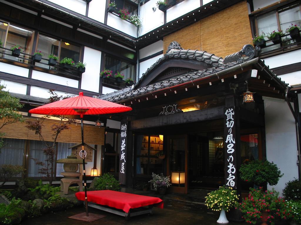 Ekinariya Ryokan Кусацу Экстерьер фото