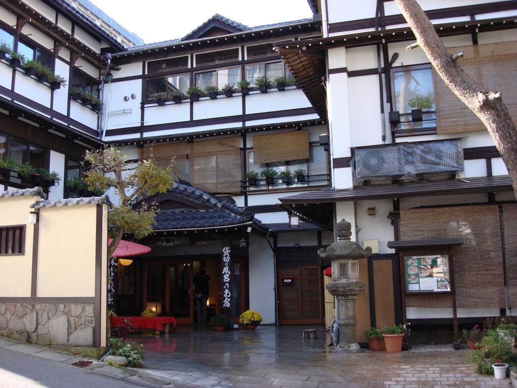 Ekinariya Ryokan Кусацу Экстерьер фото